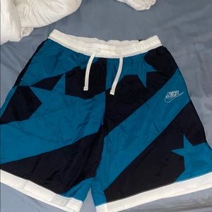 loose fit men nike shorts